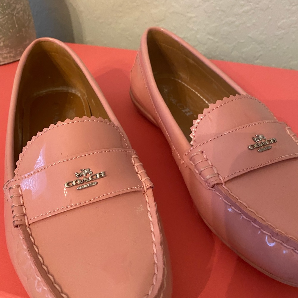 Light pink driving shoes